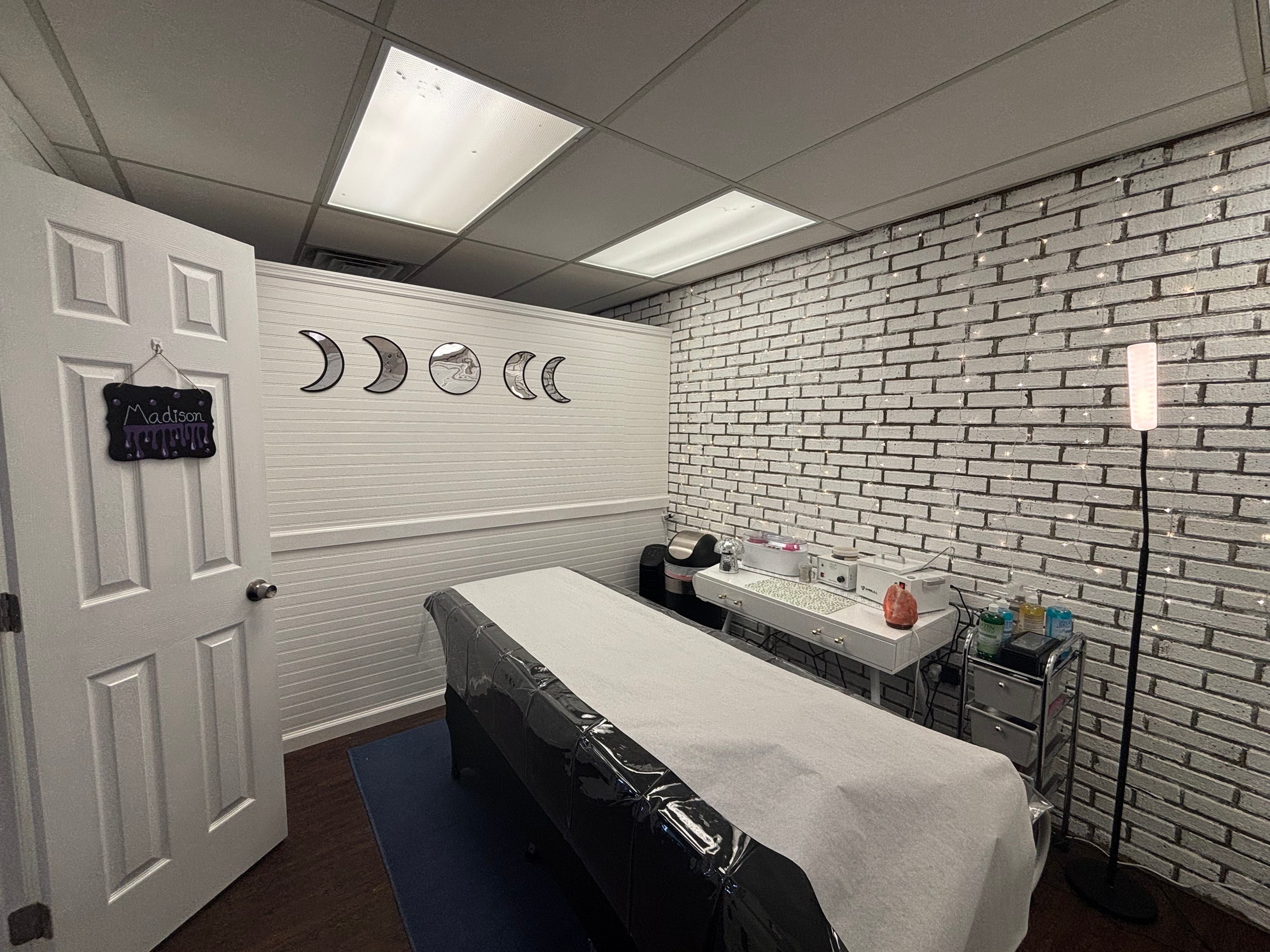 Smooth, Confident, Carefree—Brazilian Wax at Graffiti Body Wax! 