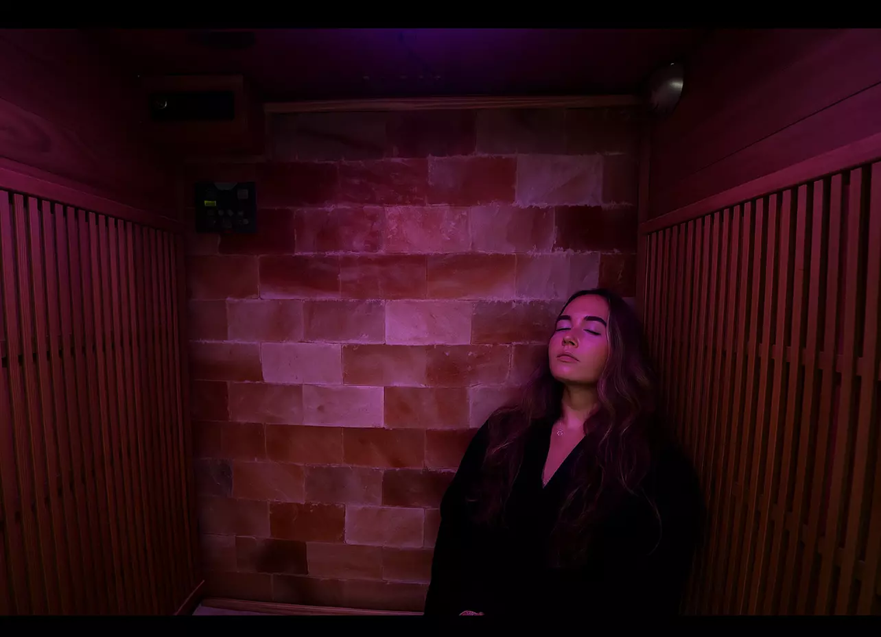 1 or 3 40-Min Salt halotherapy Sessions For 1 or 2 + Essential Oil