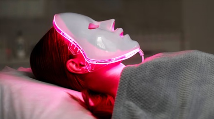 30-Minute LED Light Mask Therapy Treatment - E-Laser Clinic
