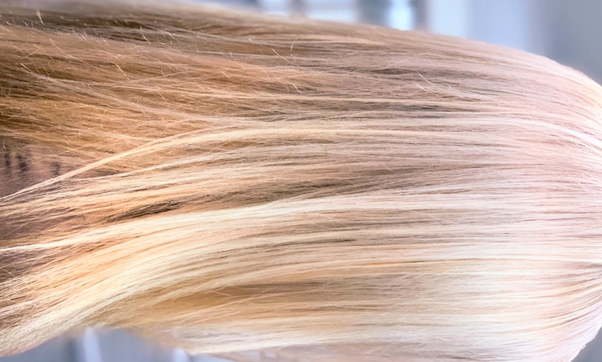 Image 5: Luxury Conditioning Treatment, Scalp Massage & Style