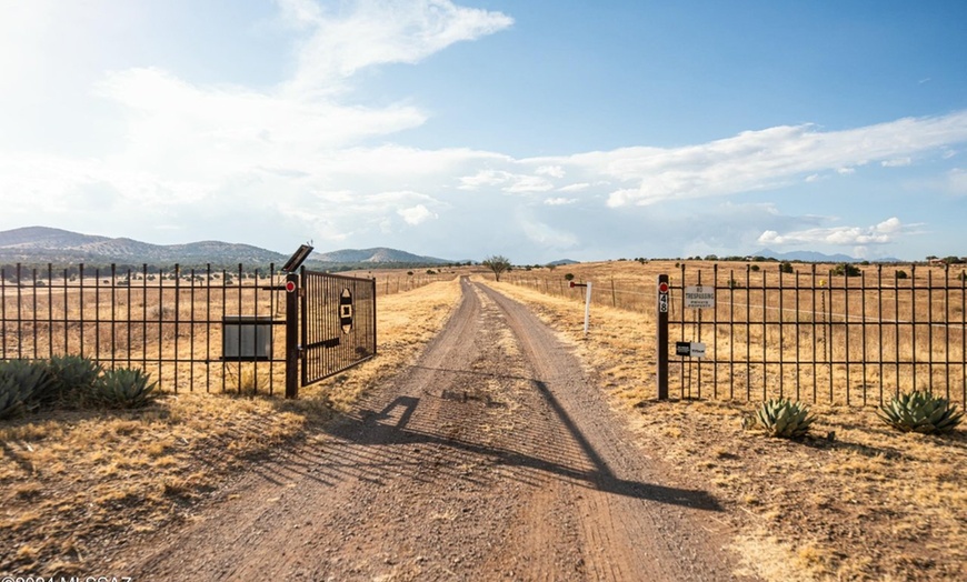 Image 3: Horse Riding & Wine Tasting Adventure at Double R Ranch