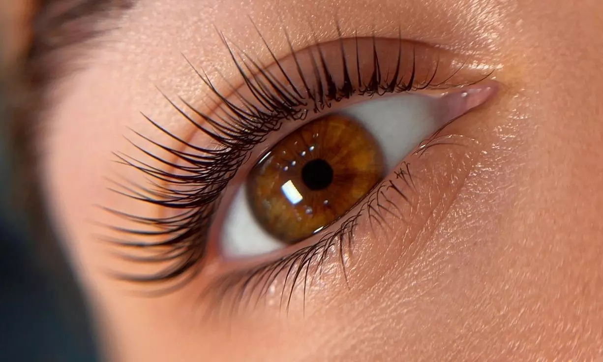 Up to 36% Off on Eyelash Tinting at Le Beaute' Aqua Beauty
