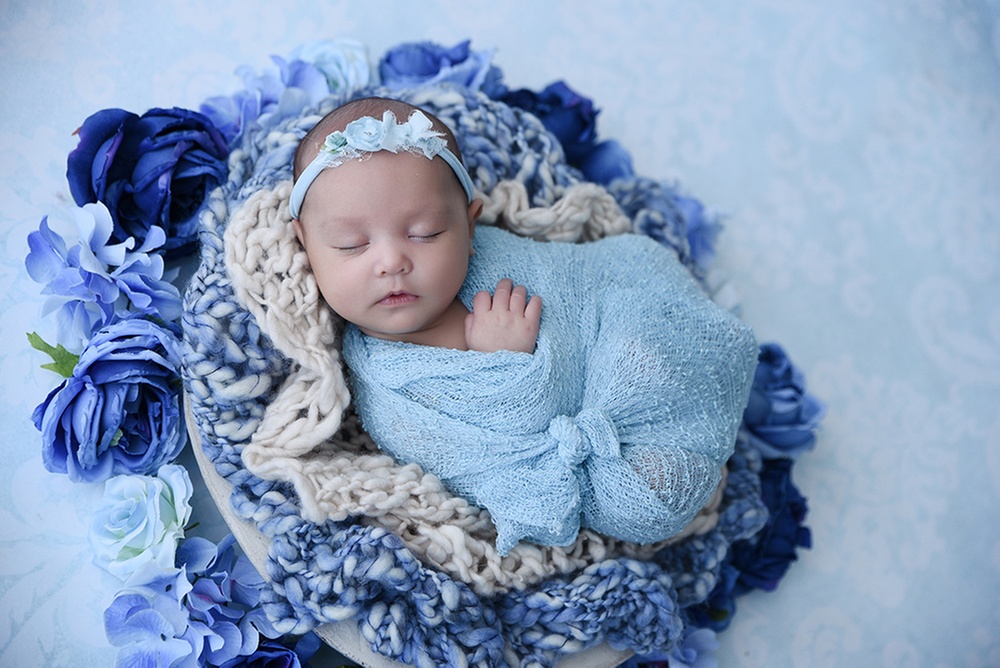 Capture Precious Moments with Newborn and Family Photo Shoots