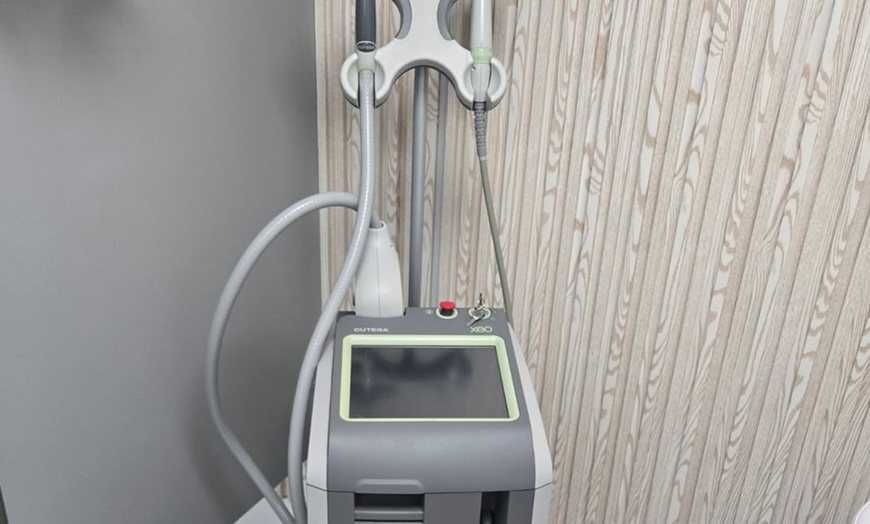 Image 2: wrinkle-reducing cosmetic injectable Units for Wrinkle Reduction