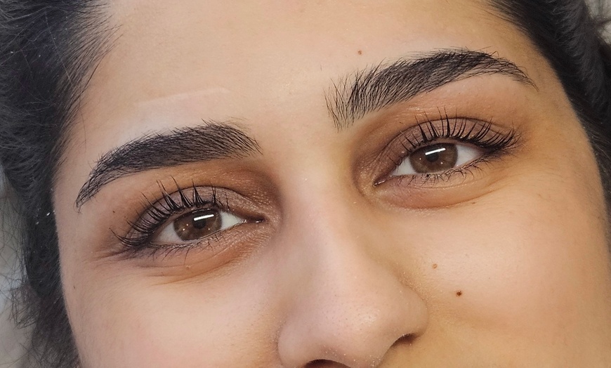 Image 3: Revamp with Eyelash Tinting, Eyebrow Wax + Tint, Lash Lift / Eye Trio 