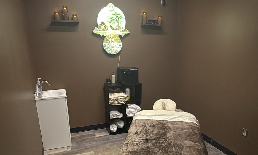 Image 2: 1 or 3 Packs of 60 Min Swedish Massage or 90 Min Swedish Massage 