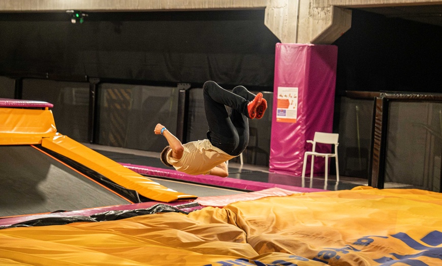 Image 4: Session trampoline et parcours ninja avec Exalto