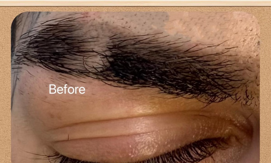 Image 10: Sesión de microblading de cejas pelo a pelo o de eyeliner para 1