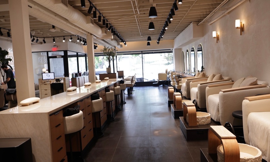 Image 3: Up to 37% Off on Salon-Shellac/No-Chip Mani-Pedi at Salon Creer