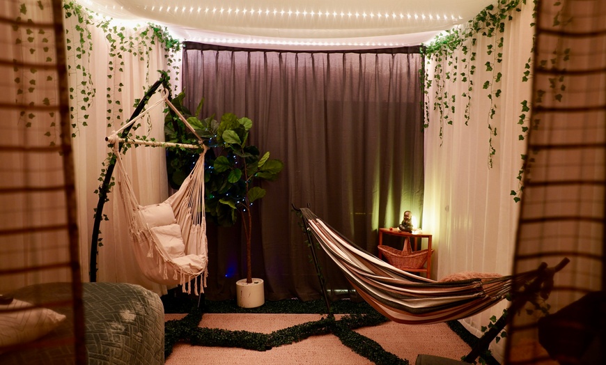 Image 2: 60 or 90-Min Massage with Optional Hot Stones, Aromatherapy and More