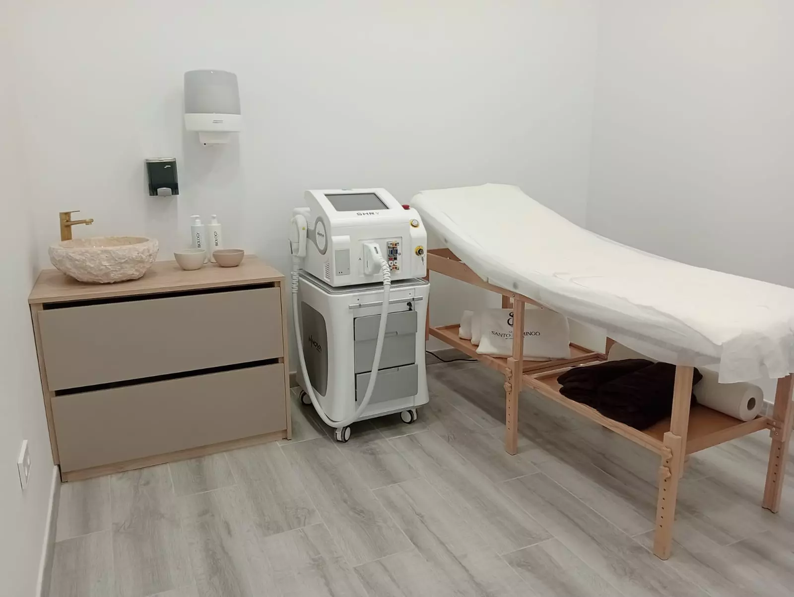 Elige entre 1, 2, o 3 sesiones de radiofrecuencia facial! ¡Rejuvenece tu piel! - Second Medium