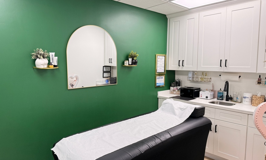Image 3: Transform with Brazilian, Underarm, or Bikini Full Wax