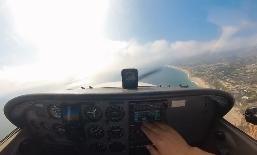 Image 5: LA Scenic Flight Tour – Night (40 Min) or Day Beach (60 Min)