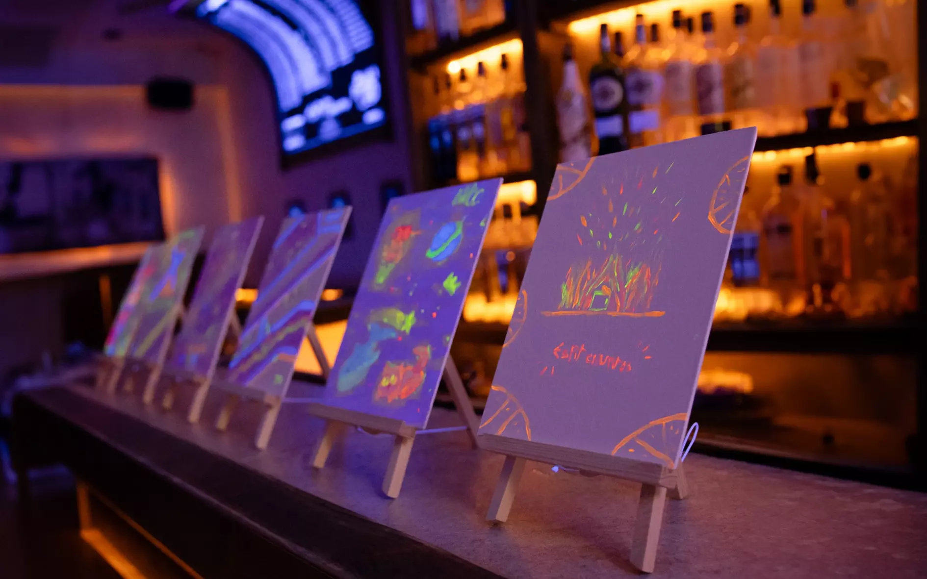 Desata tu creatividad con espit art y cócteles