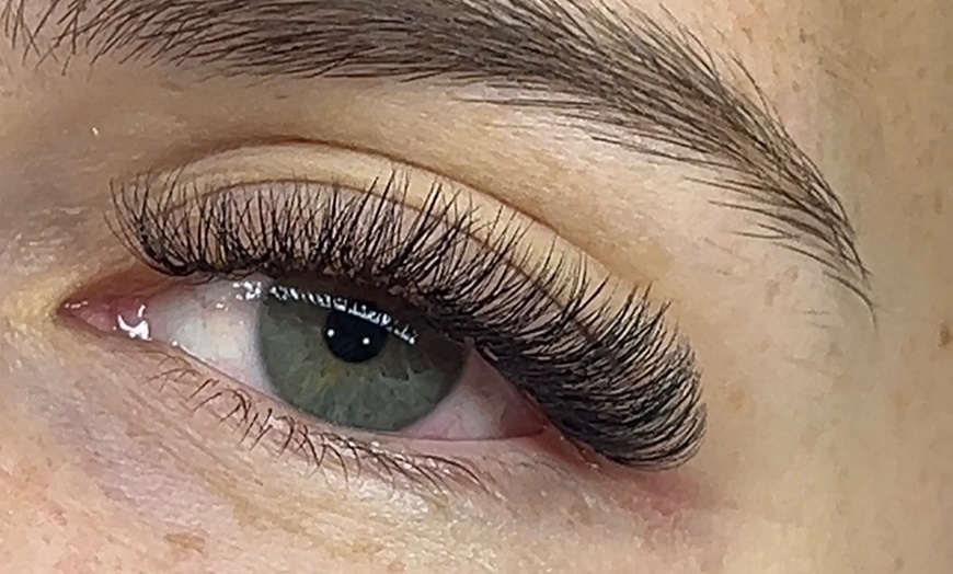 Image 2: Transform Your Look with Classic, Hybrid, or Volume Eyelash Extensions