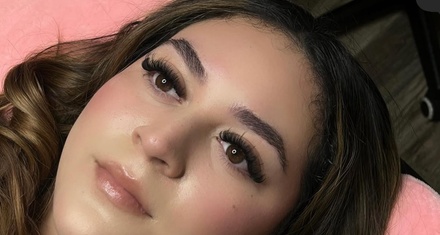 One Full Set of Classic Eyelash Extensions - LashedbyMia