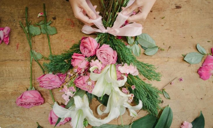 Create Stunning Bouquets with Seasonal Flowers Arranging Class
