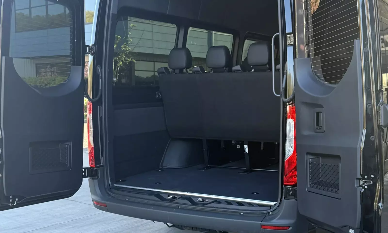 Premium Airport Transfer from SEA-TAC Airport for Up to 14 Passengers