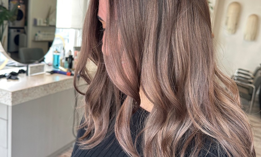 Image 4: Women’s blowout w/ or without Hot Tools or Single Process Color 