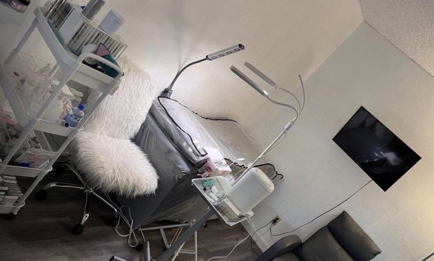 Image 9: Up to 50% Off on Eyelash Extensions at Baddie Winks