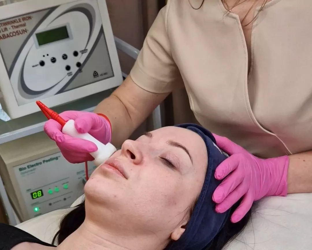 Kompleksowe oczyszczanie, regeneracja i odmładzanie skóry