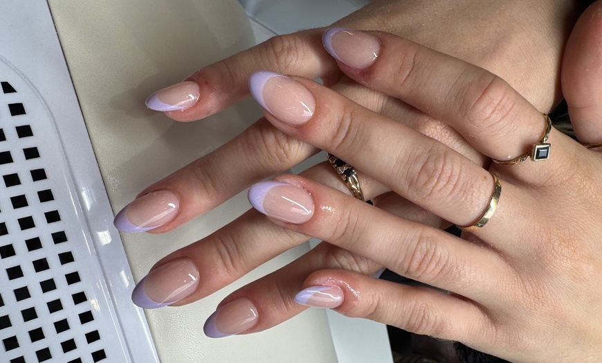 Image 4: Transform Your Nails: BIAB Set with Simple or Multiple Designs 