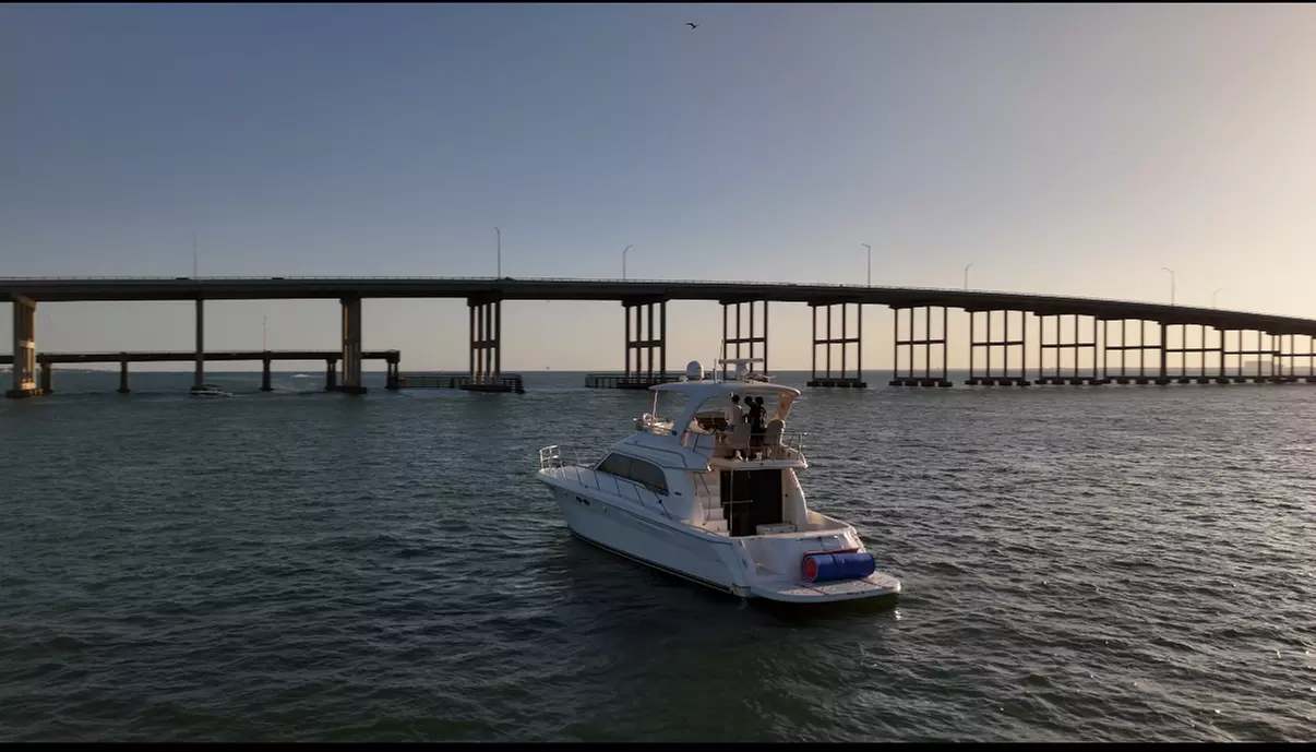 Get Four or Six Hours Rental That Includes Ice, Water, Matt & Captain