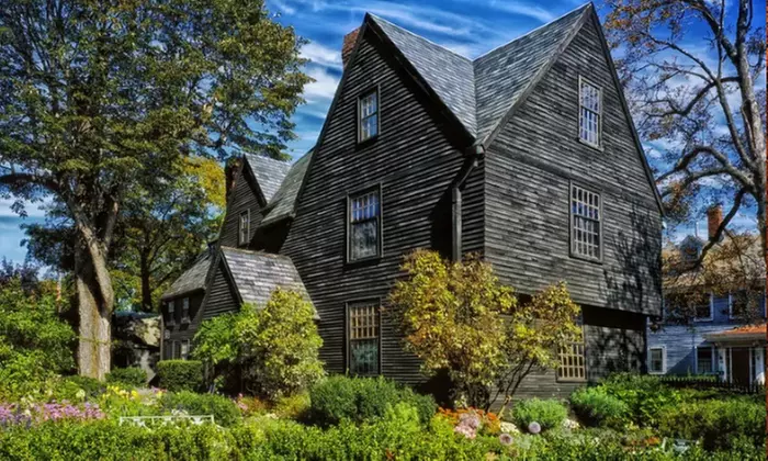 Self-Guided Audio Ghost Tour in Salem, MA – Available in 6 Languages