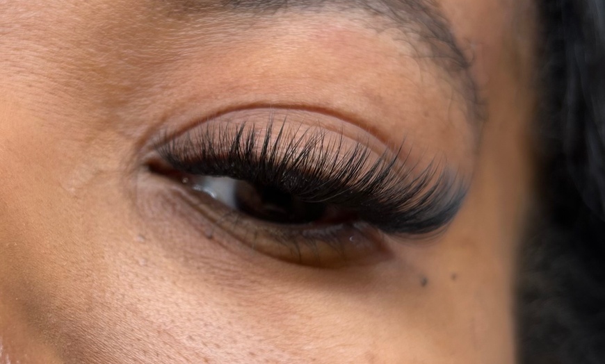 Image 3: Up to 36% Off on Eyelash Extensions at Gemstone Beauty