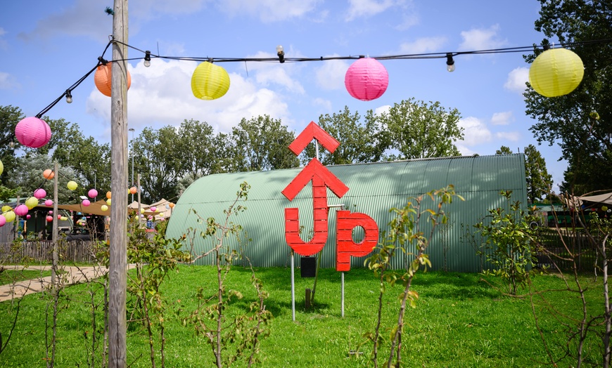 Image 3: Lachen, gieren, botsen en scoren: Bubbel Voetbal voor 4 - 12 personen