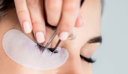 Full set of natural eyelash extensions - Ratchi Ladies Salon