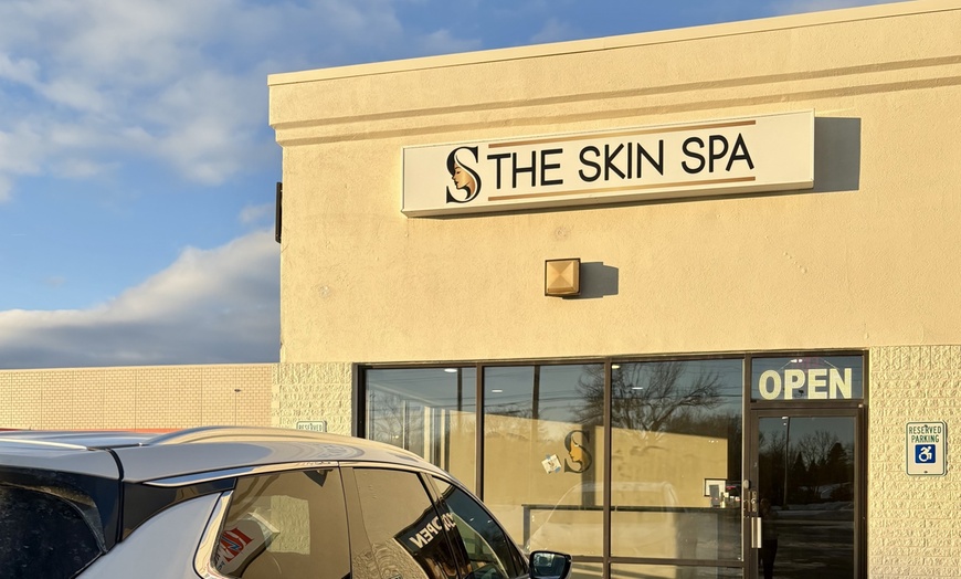 Image 4: Experience One, Three or Five Dermaplaning with Lymphatic Drainage