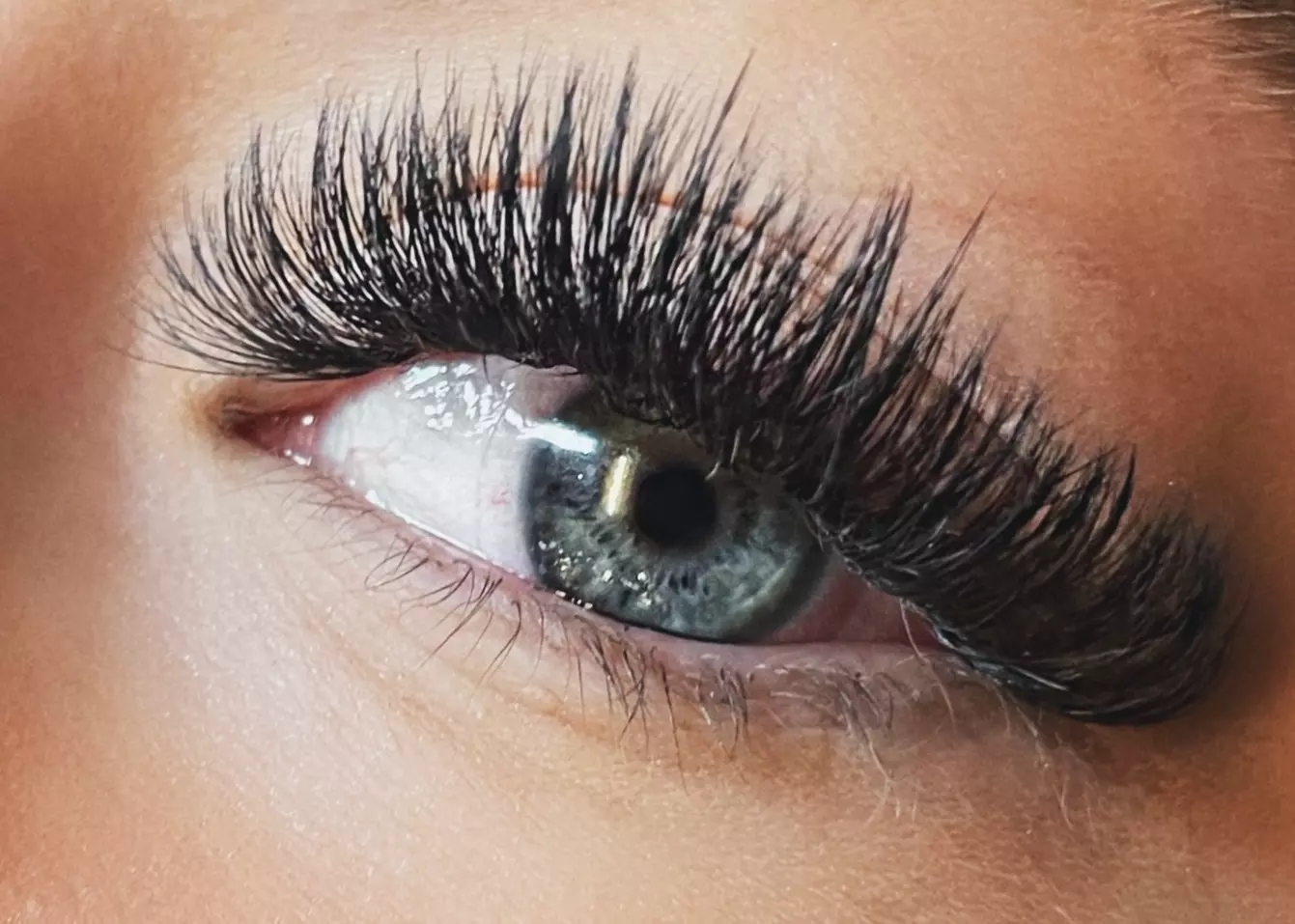 Enhance Your Look with Eyelash Extensions and Refill