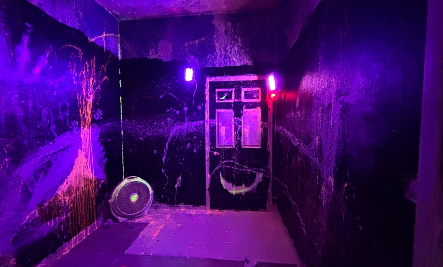 Image 3: Splash Room Experience - Let the walls be your canvas!