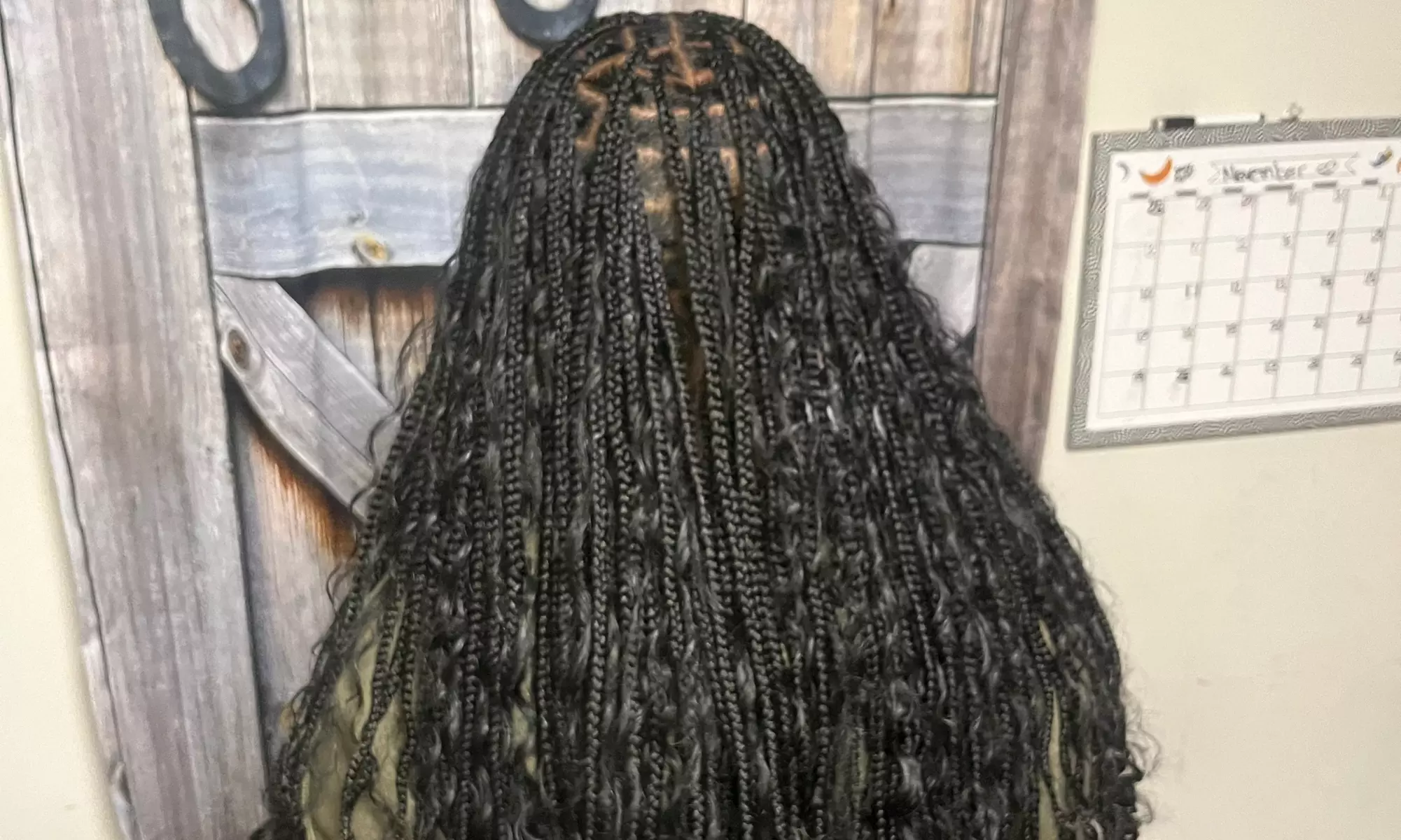 Achieve Elegance With Small, Medium, or Large Knotless Braids