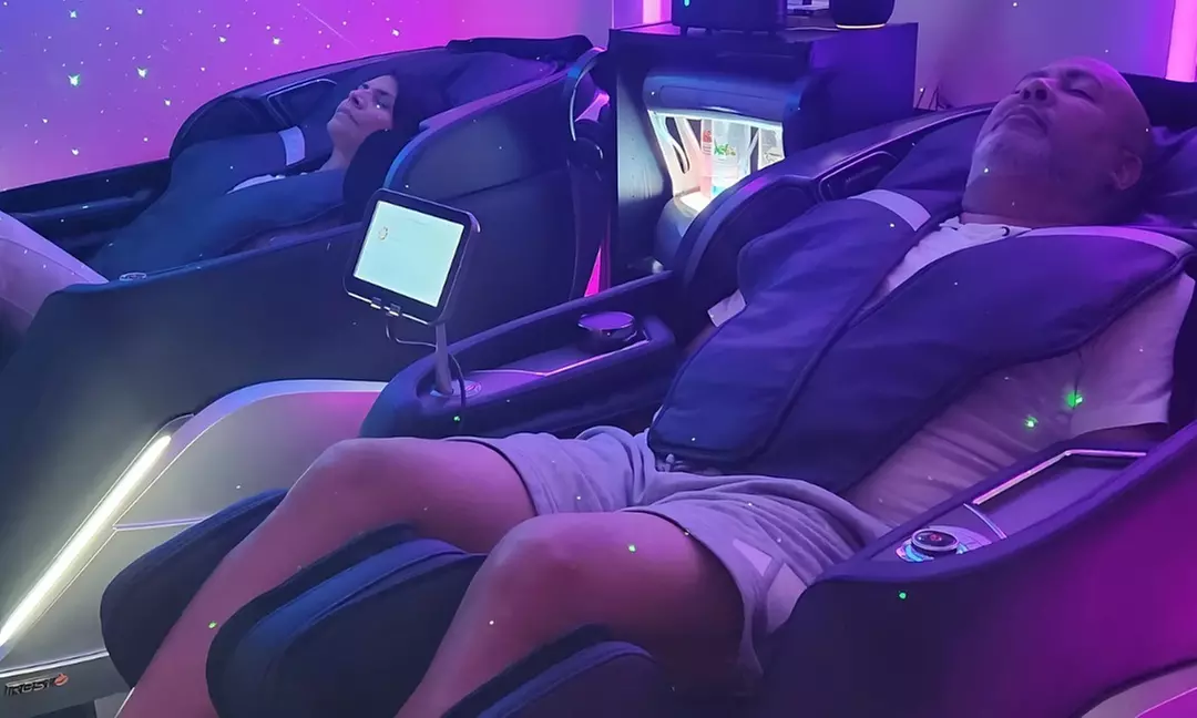 Discover Escape Zero Gravity Massage's Hands-Free Experience with Couples Sessions Up to 32% Off