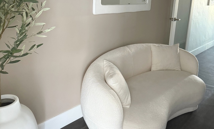 Image 4: Classic, Deluxe, Hybrid, Wispie, Volume, or Queen Eyelash Extensions