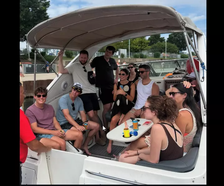 3 or 4 Hour Weekday Boat Rental up to 13 people