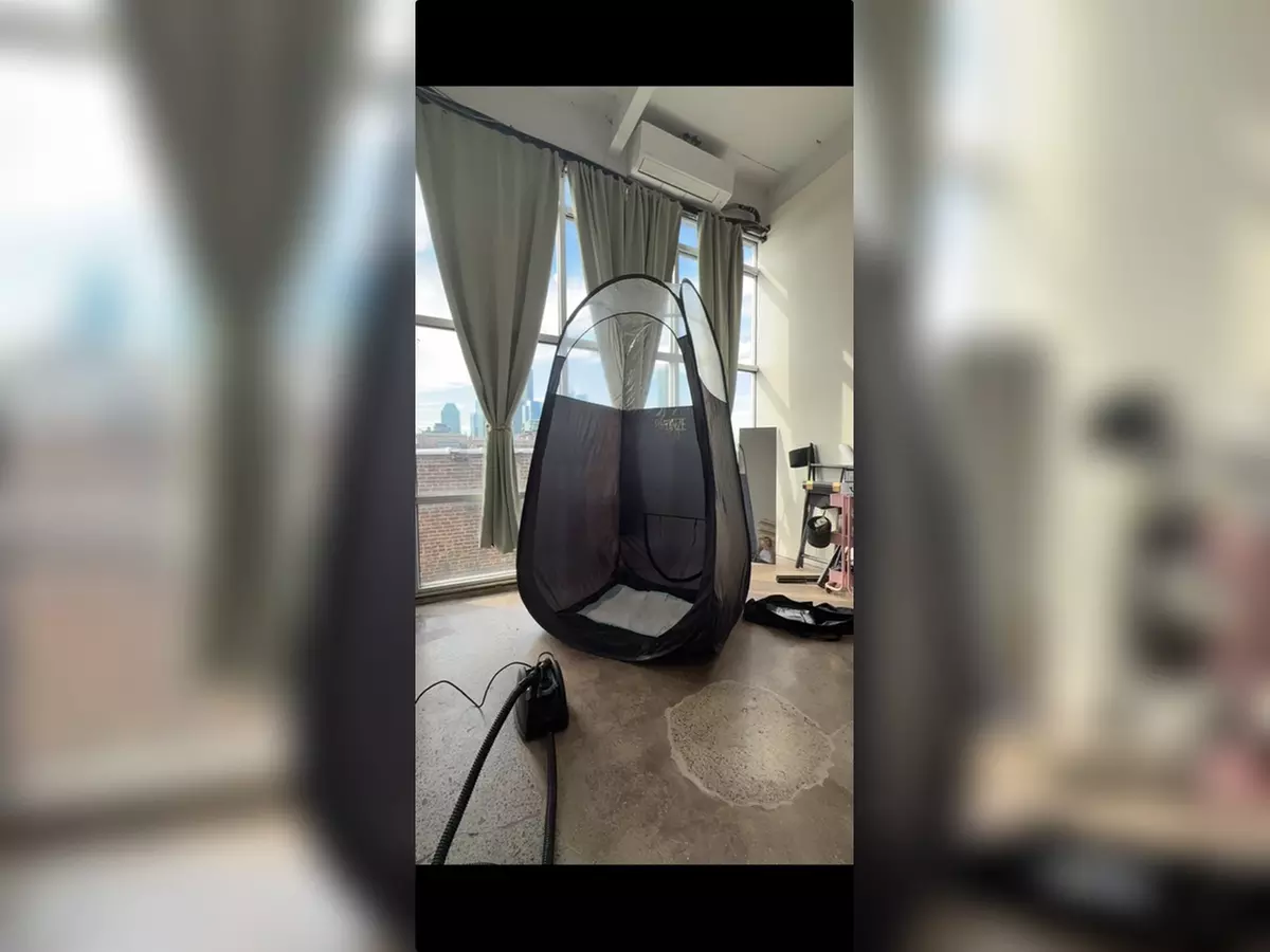 Get Your Glow: 1, 2, or 4 Signature Studio Spray Tans for Face & Body