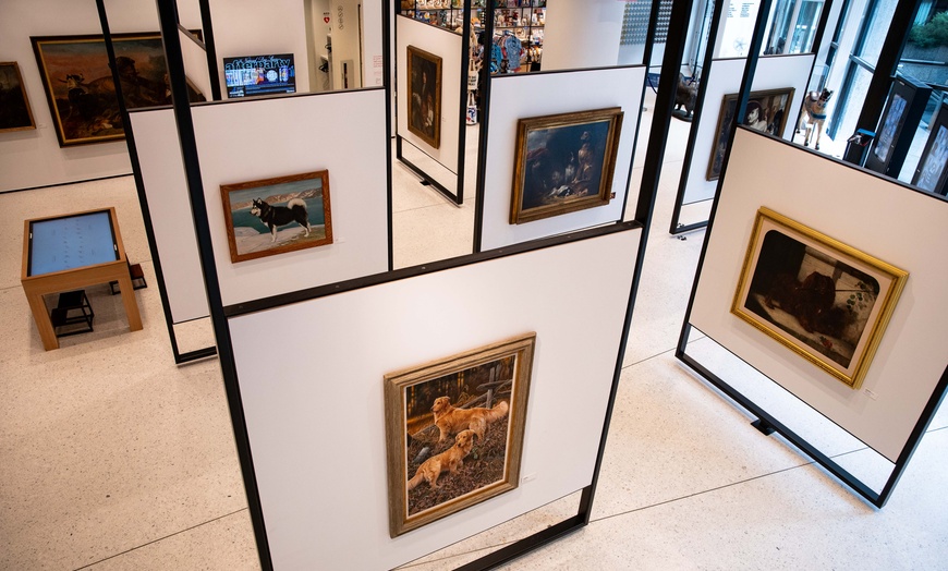 Image 4: Rotating Exhibits from a 1700-Piece Collection about Human-Canine Bond