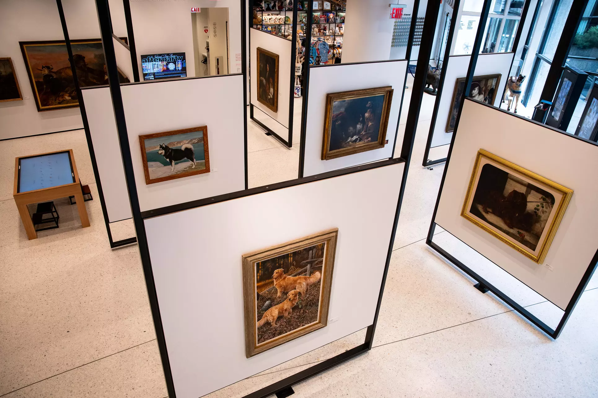 Rotating Exhibits from a 1700-Piece Collection about Human-Canine Bond