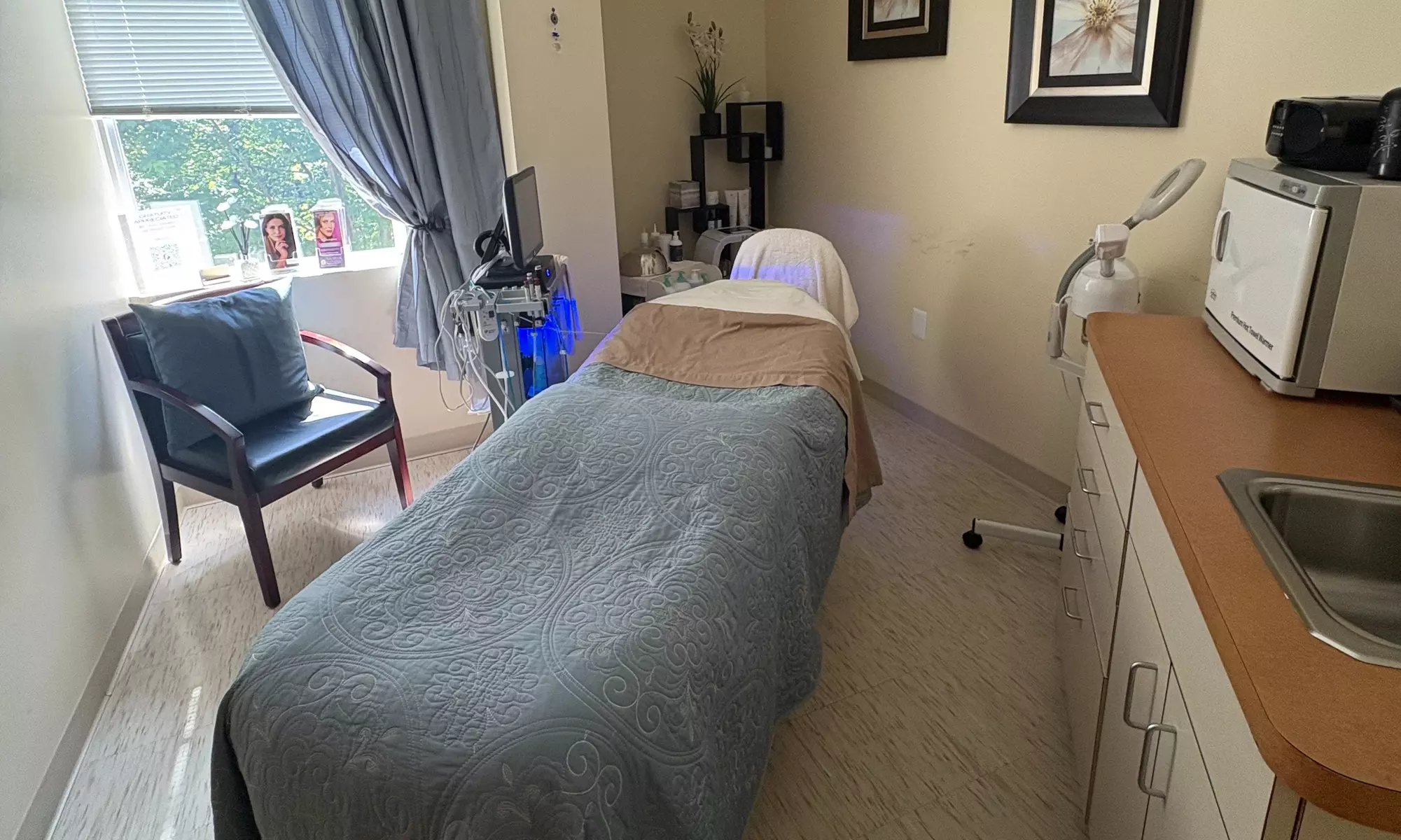 Ashburn Laser and Skincare Clinic offers Dermaplaning, HydraFacial, IPL sessions with up to 60% off for glowing skin - Primary Image
