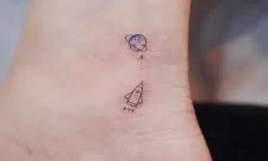 Image 5: Transform Your Look: Mini Tattoo – Single Small Design