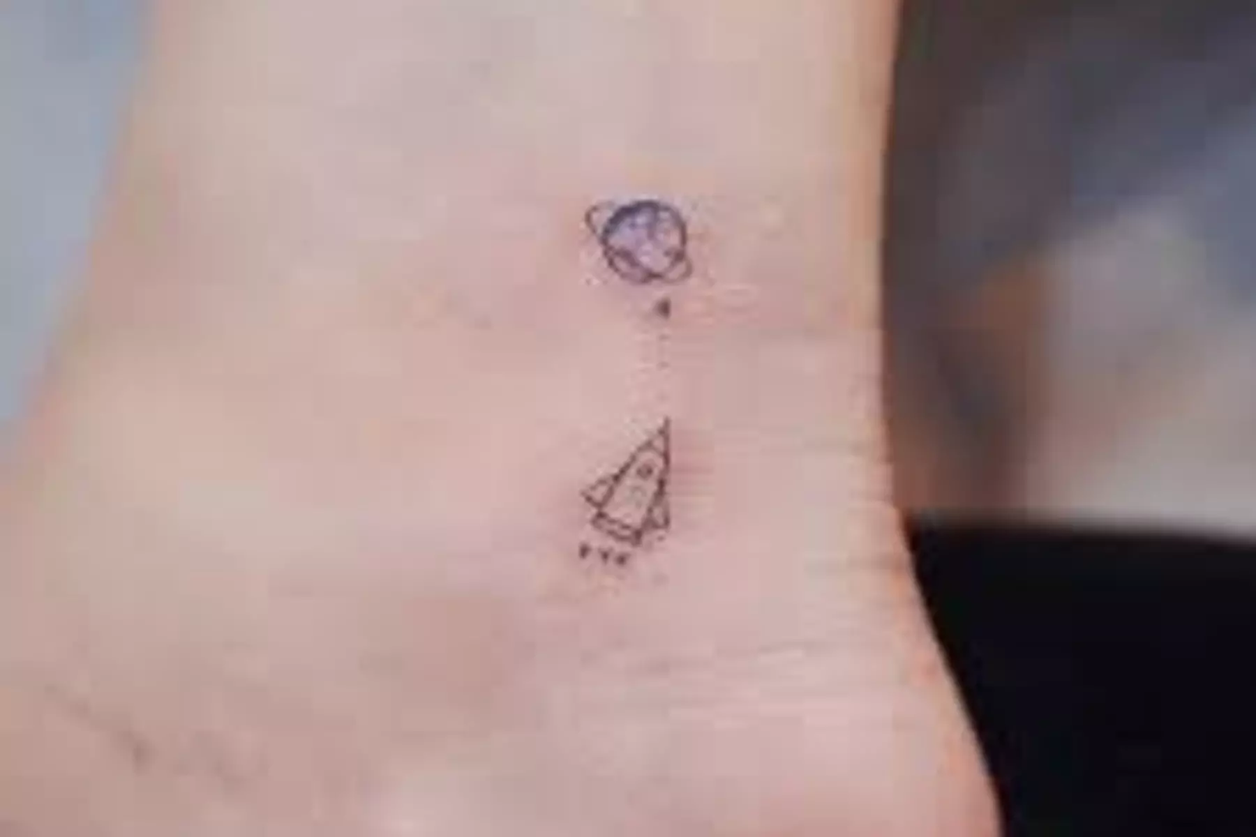 Transform Your Look: Mini Tattoo – Single Small Design