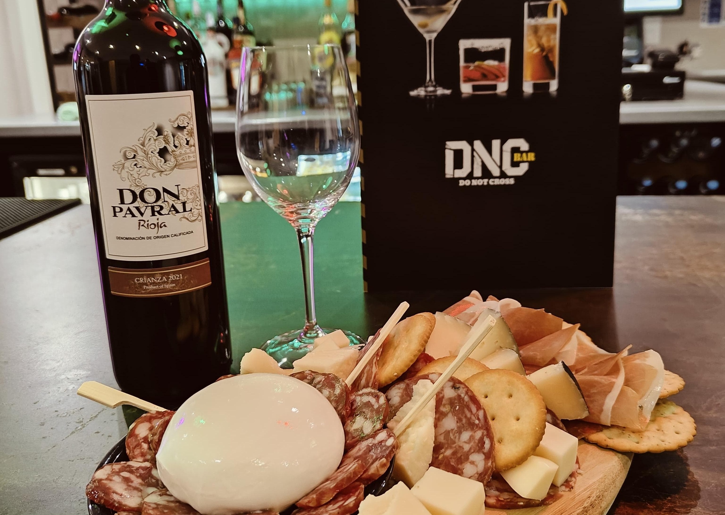 Aperitivo Platter with Two Cocktails – A Perfect Pairing for Two