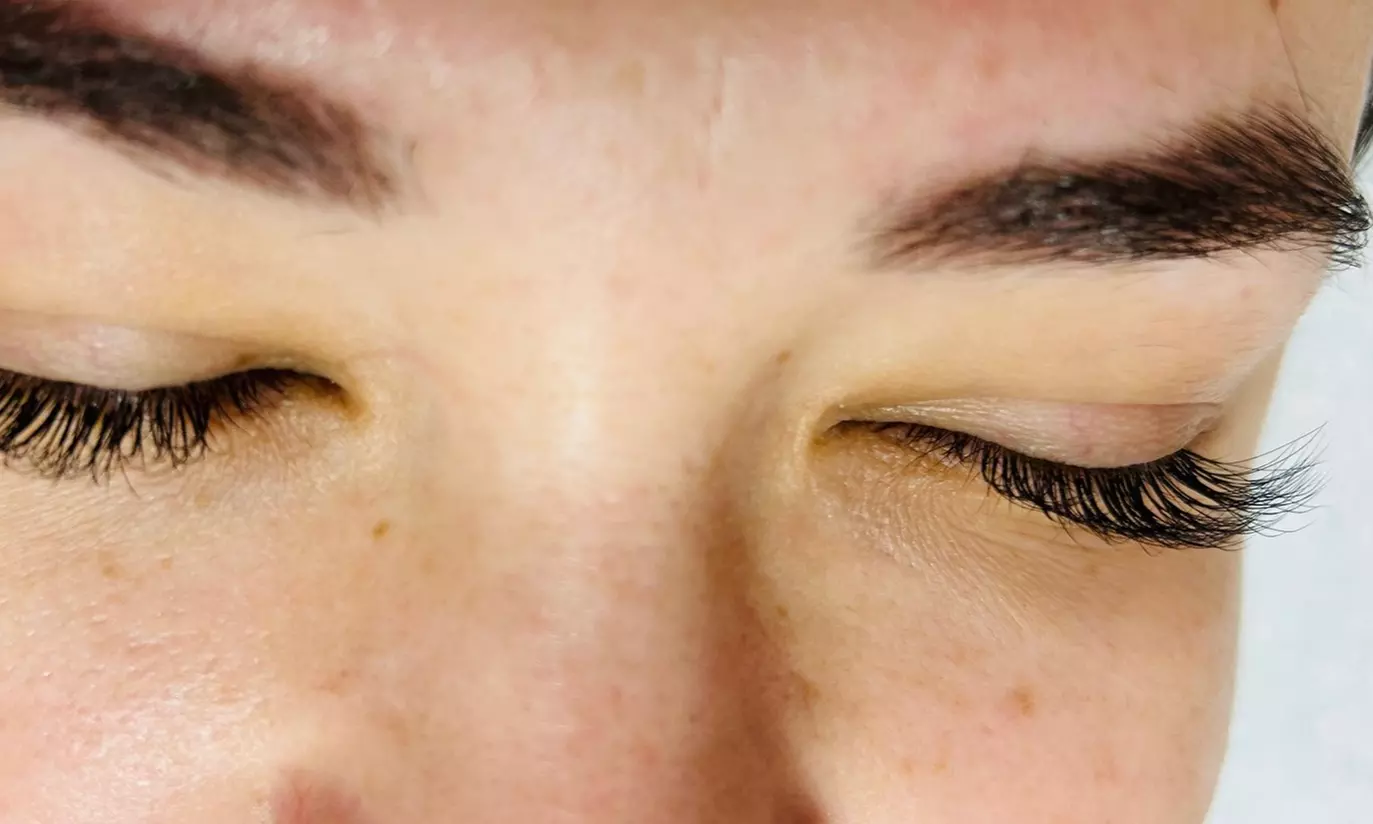 Pose de cils personnalisée pour sublimer chaque regard