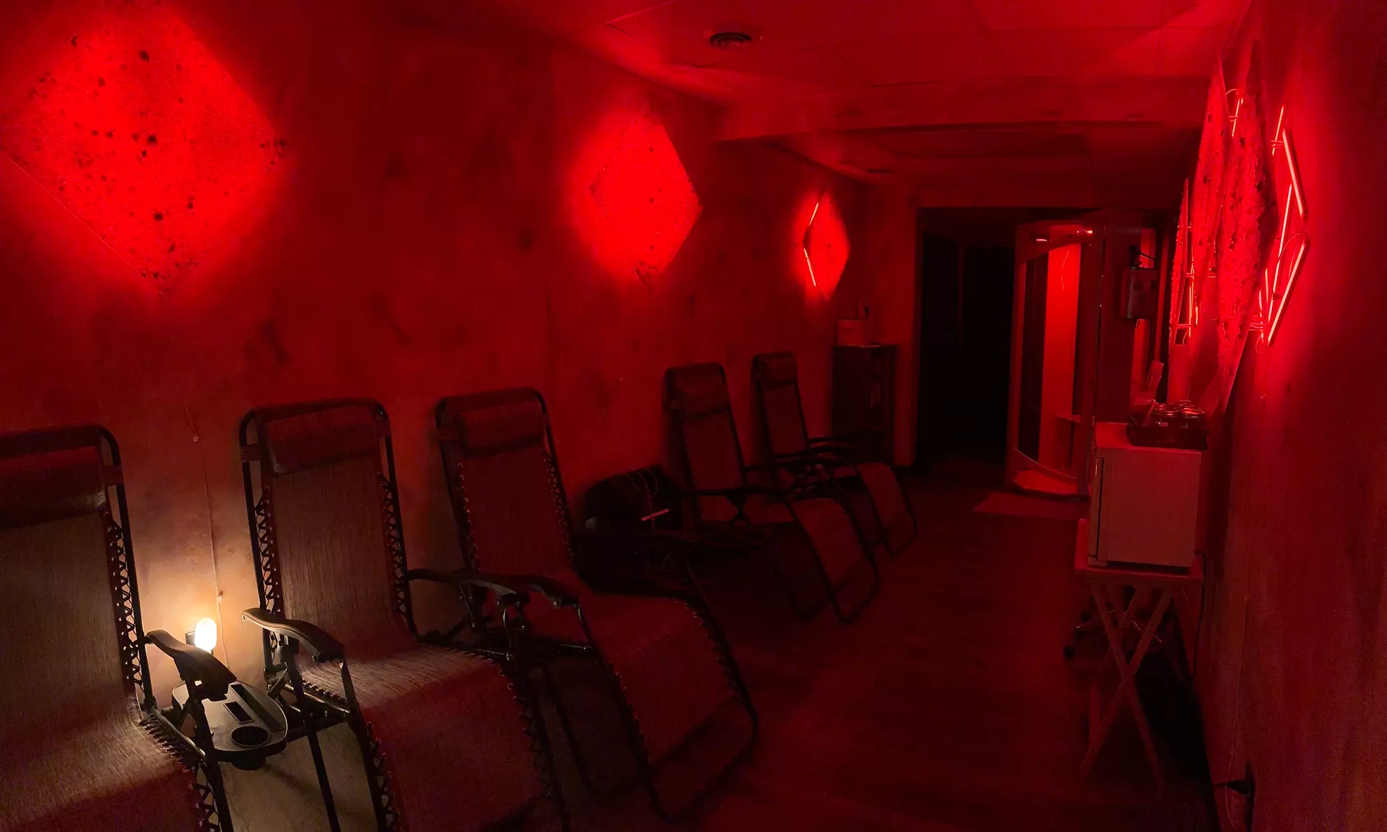 Salt Booth & Oxygen Bar Sessions for Pure Relaxation and Relief 