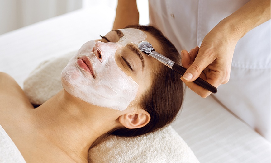 Image 4: Sapphire/Swedish Massage with Aquamarine Facial & Relaxing Foot Scrub