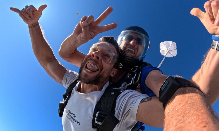 Image 3: Salto en paracaídas y caída libre desde 3000 m con iJump Gran Canaria
