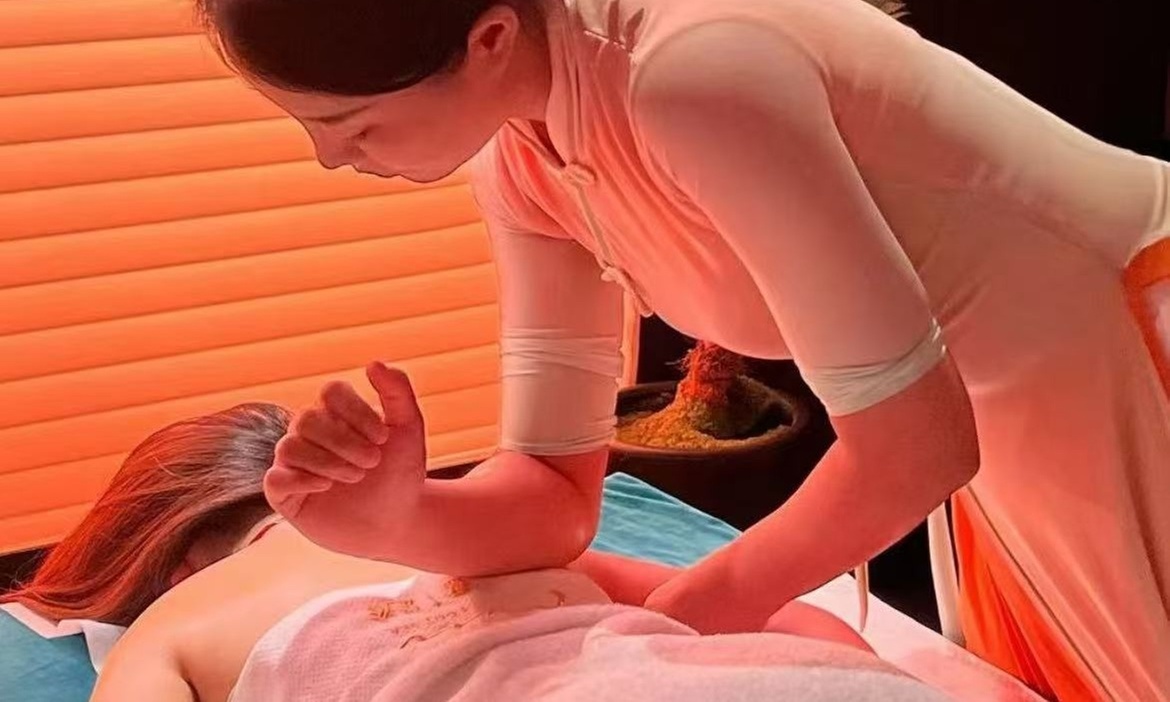  Couples 50-Minute Signature Body Massage with Hot Stone 